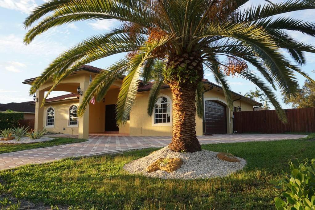 New Luxury Vacation Dream Rental- Sleeps 15! Miami Exterior photo