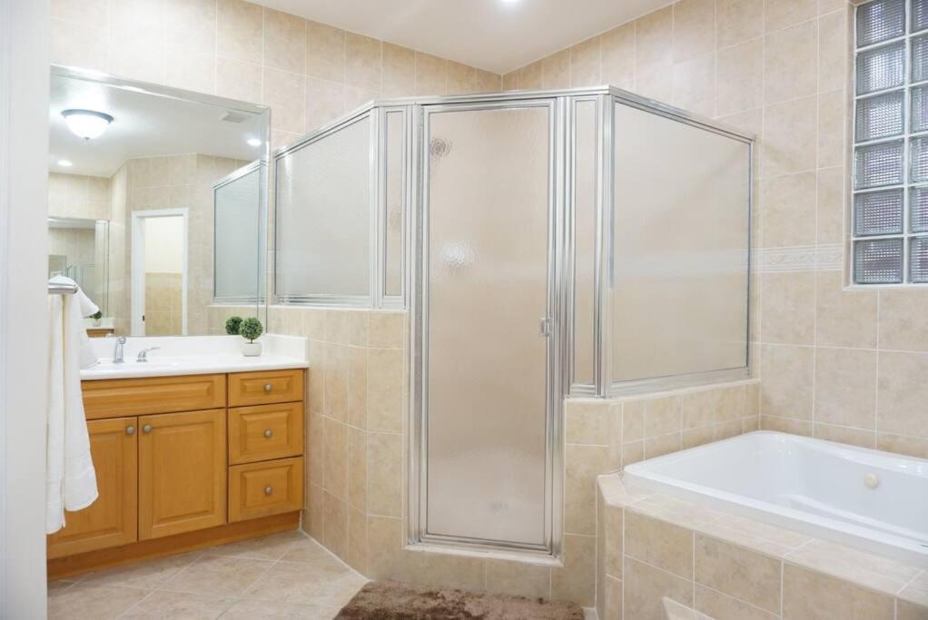 New Luxury Vacation Dream Rental- Sleeps 15! Miami Exterior photo