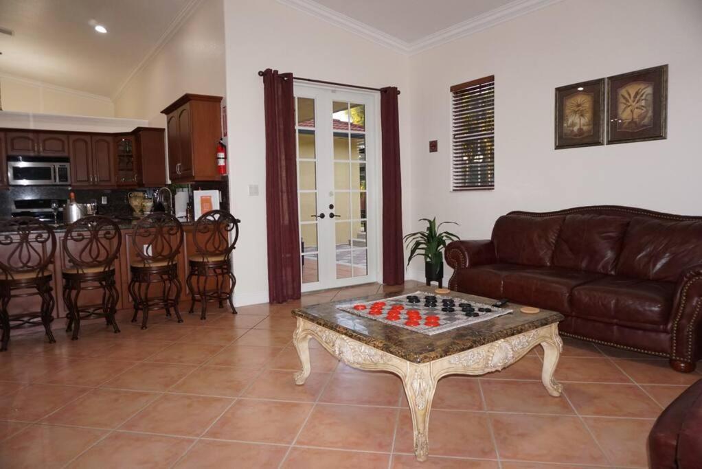 New Luxury Vacation Dream Rental- Sleeps 15! Miami Exterior photo