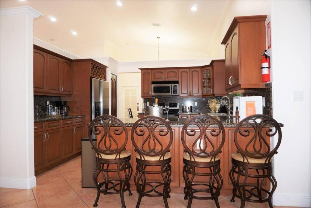New Luxury Vacation Dream Rental- Sleeps 15! Miami Exterior photo
